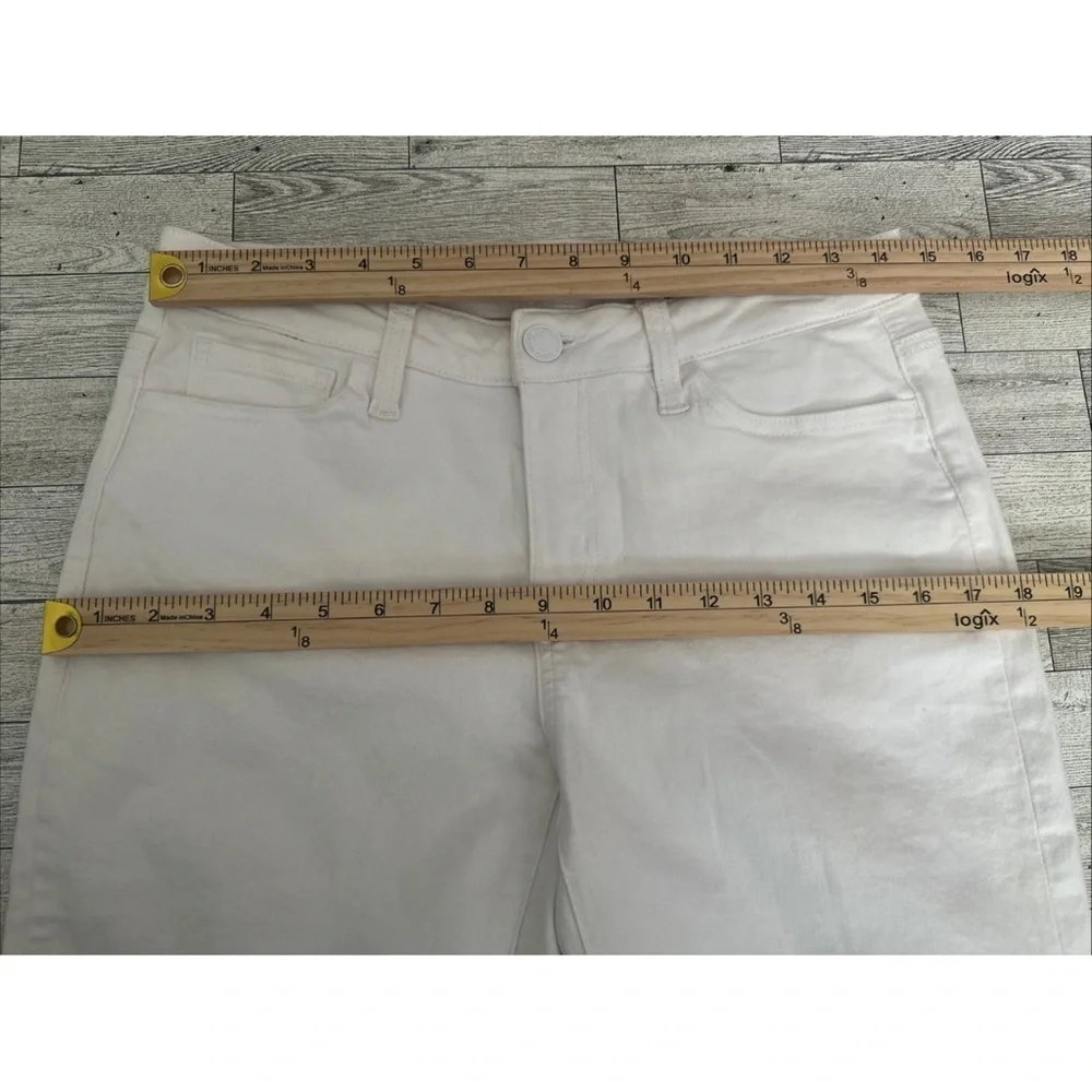 New SO Juniors White Bermuda Shorts Low Rise Size 9/29W 9in Inseam
